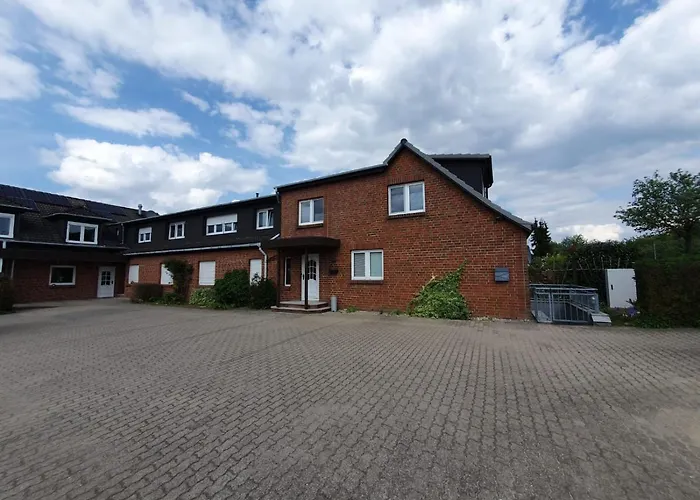 Neumühler Hof- Benjamin Mit Großer Privater Dachterasse Und Guter Anbindung In Schwerin (Mecklenburg-Vorpommern)