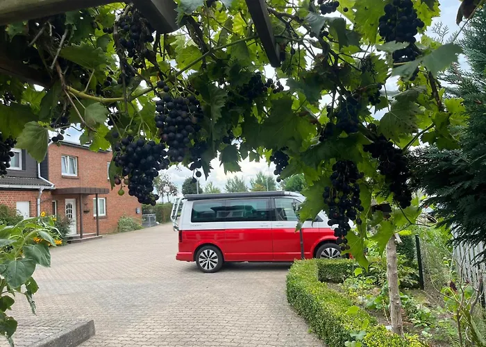 Neumühler Hof- Benjamin Mit Großer Privater Dachterasse Und Guter Anbindung In Schwerin (Mecklenburg-Vorpommern)